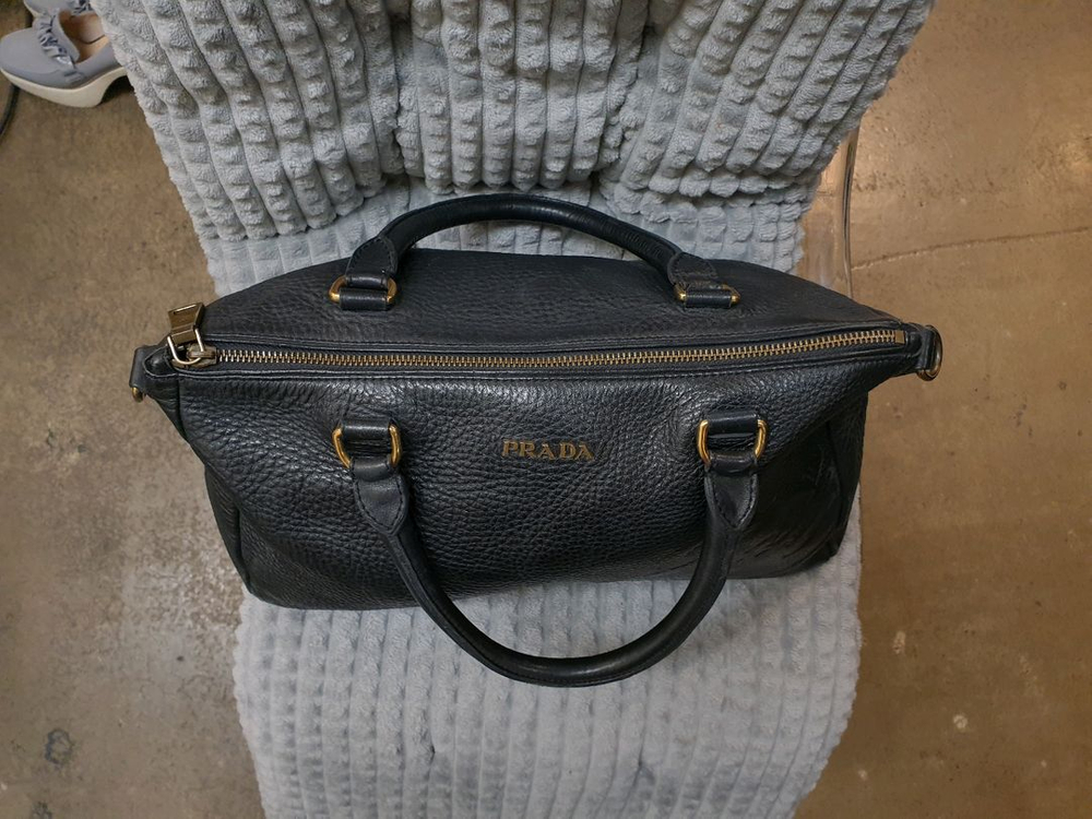 프라다 블랙 가죽 토트백--4