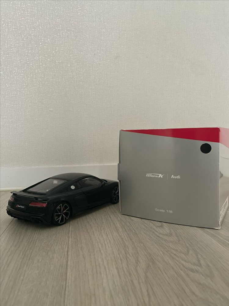 켕파이 1:18 아우디 R8 쿠페 다이캐스트--1