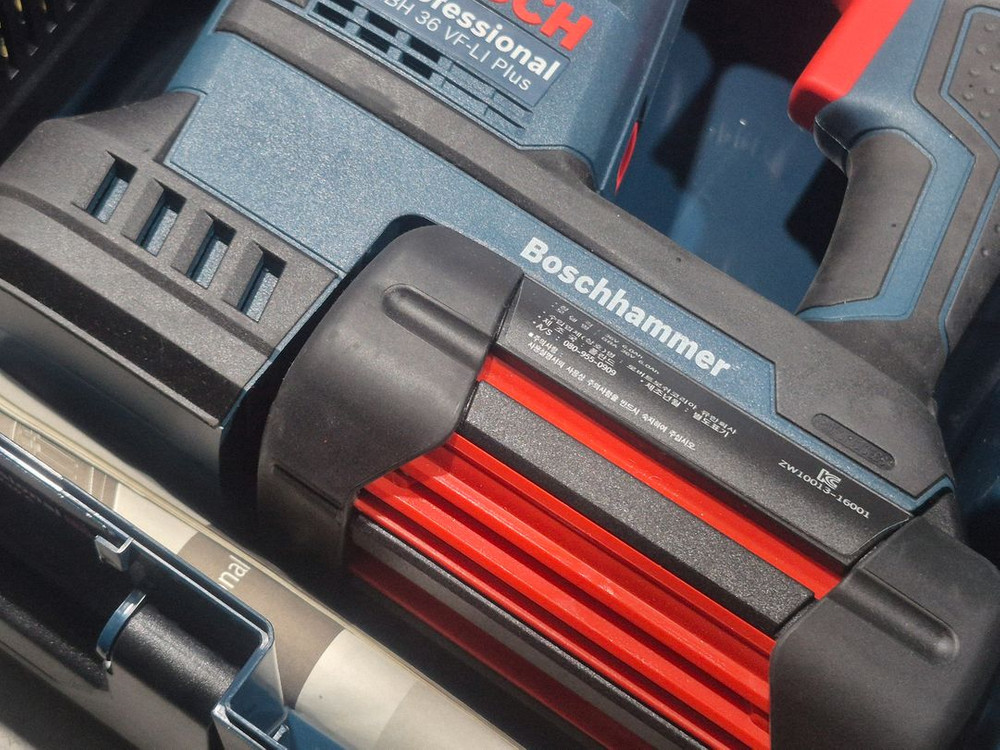 보쉬 충전 함마드릴 (GBH 36V-LI plus) 새제품을 중고가에 팝니다 이미지