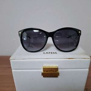 프랑코페라로 선글라스