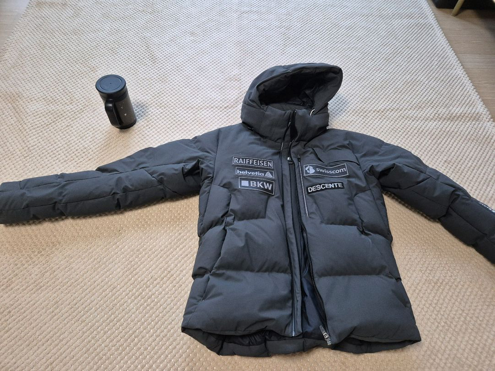 데상트 아우디패딩 판매합니다. 이미지