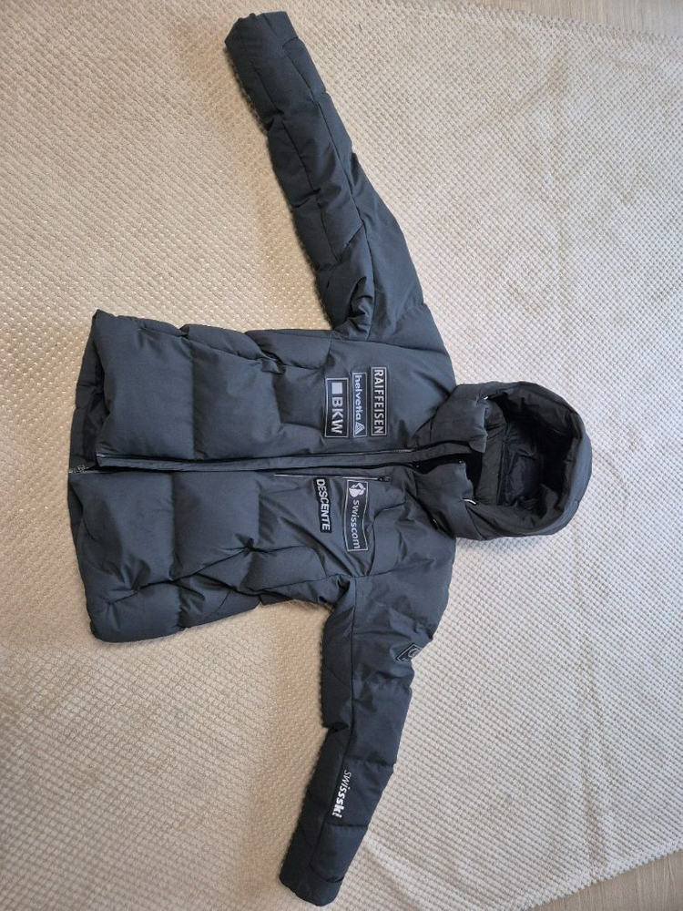 데상트 아우디패딩 판매합니다. 이미지