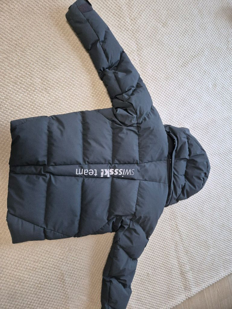 데상트 아우디패딩 판매합니다. 이미지