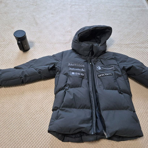 데상트 아우디패딩 판매합니다. 이미지