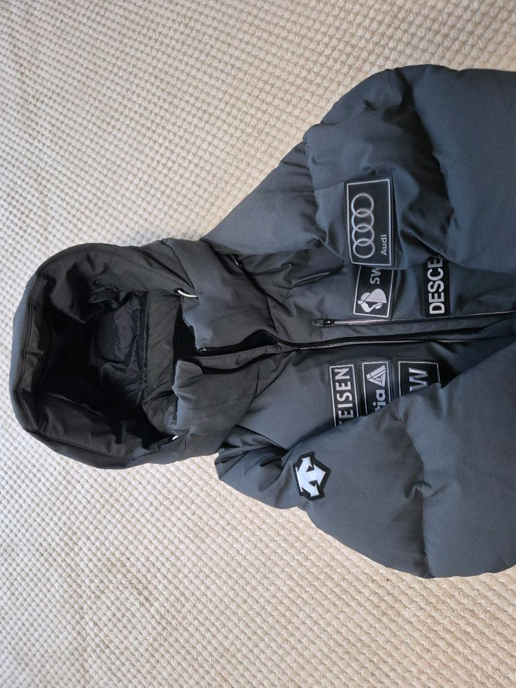 데상트 아우디패딩 판매합니다. 이미지