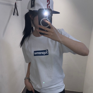 슈프림 화이트 로고 티셔츠