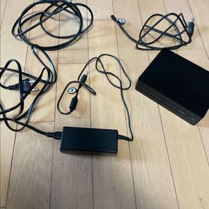 PSVR 구성품 일부(케이블 및 프로세서 유닛) 팝니다. 이미지