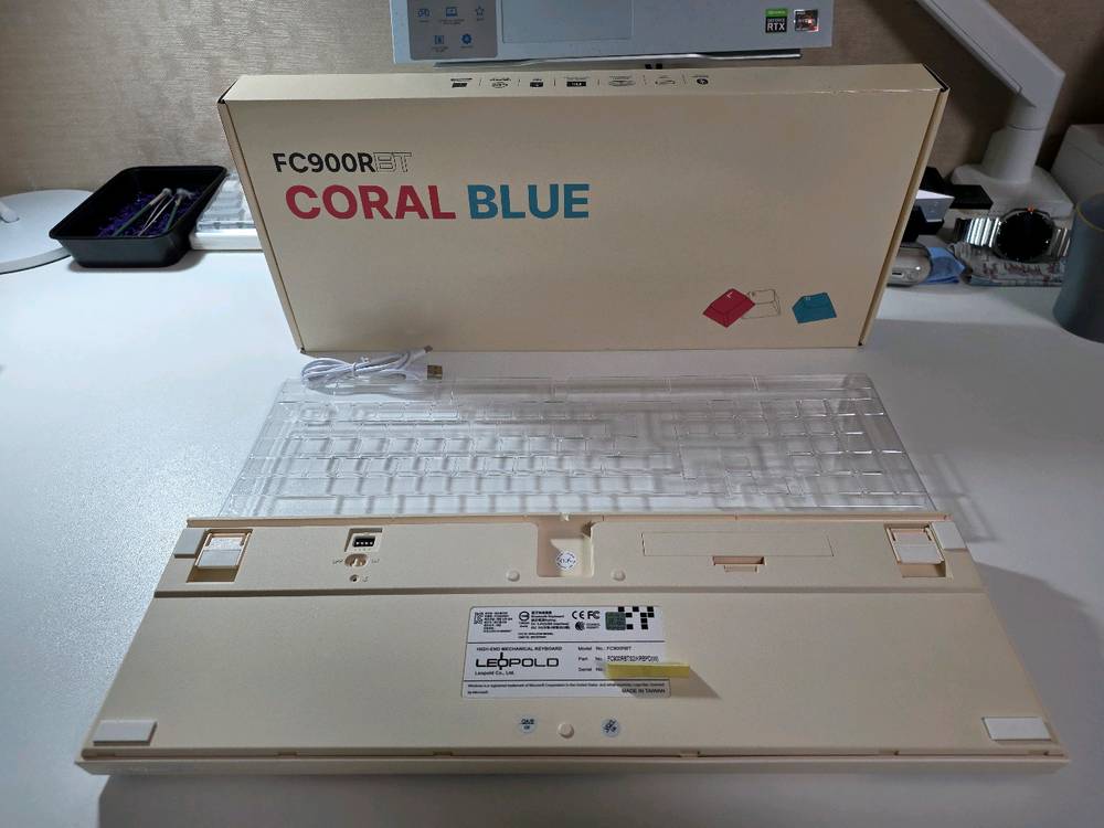 레오폴드 FC900RBT 저소음적축 간이윤활 코랄블루 기계식 키보드--1