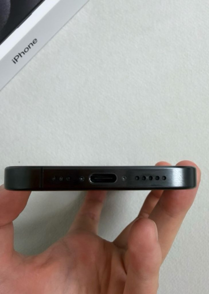 아이폰 15프로 128G 블랙 티타늄--3