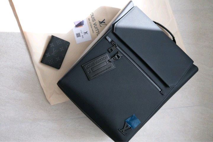 루이비통 남성용 가죽 백팩 블랙--2