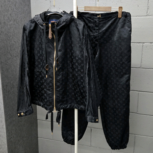 백화점판 / 루이비통 LV 모노그램 샤이니 바람막이 조거팬츠 셋업