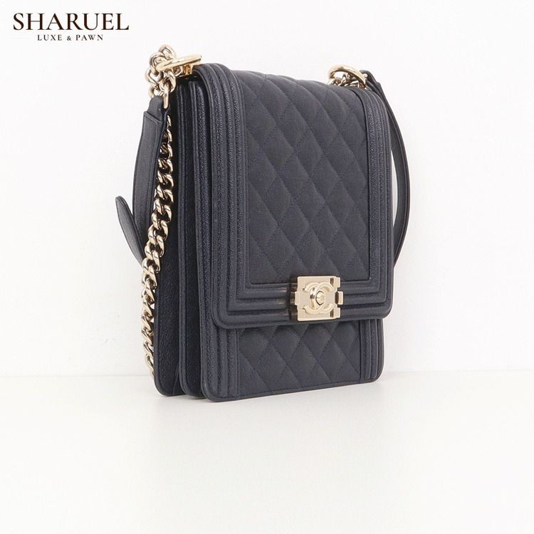 샤넬 보이 플랩 캐비어 사첼백 네이비 28번대 AS0130--4