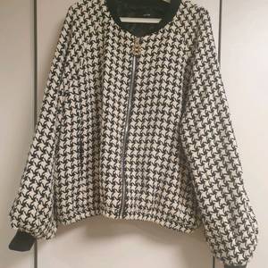 (66) 샤틴 소매 볼륨 체크 자켓