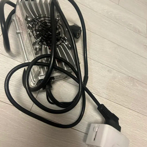 써론 배터리 충전기 이미지