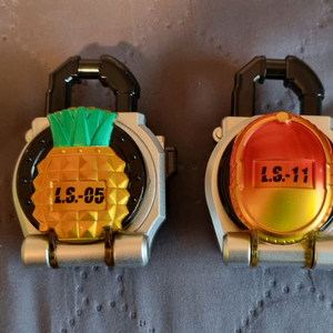 가면라이더 가이무)DX 파인 & 망고 록시드 팝니다.