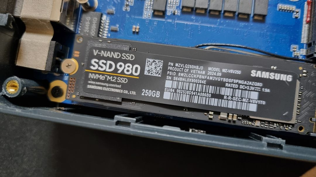 미니pc GMKtec K6 7840hs / ddr5 48gb / nvme 256gb--3