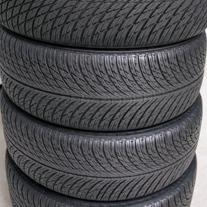 포르쉐 911 992 카레라 미쉐린 스노우타이어 1대분 PILOT ALPIN5 305/30 R21.245/35R20 이미지