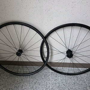 DT SWISS R470 휠셋