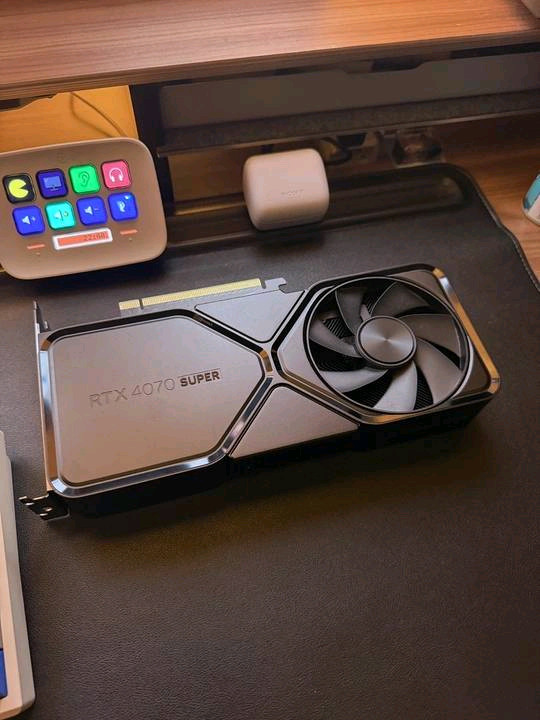 RTX 4070 SUPER FE founders edition입니다.--1