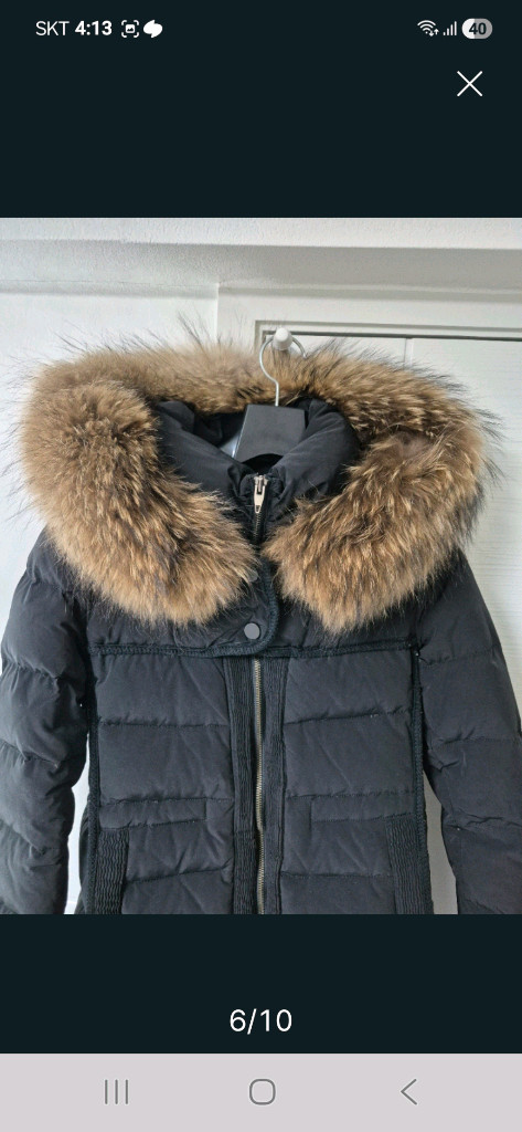 LINE 여성 패딩입니다블랙 색상에 라쿤털 후드가 달려있습니다- 사이즈 날씬 55입 이미지