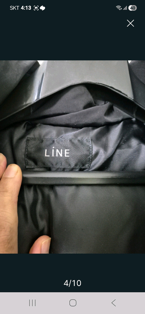 LINE 여성 패딩입니다블랙 색상에 라쿤털 후드가 달려있습니다- 사이즈 날씬 55입 이미지