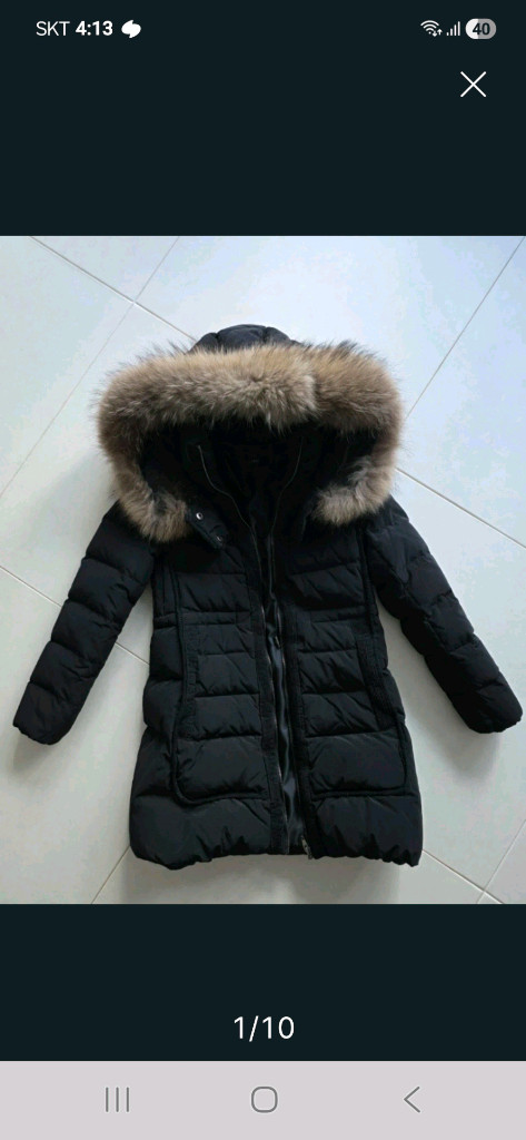 LINE 여성 패딩입니다블랙 색상에 라쿤털 후드가 달려있습니다- 사이즈 날씬 55입 이미지