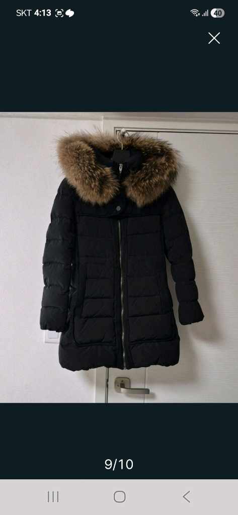 LINE 여성 패딩입니다블랙 색상에 라쿤털 후드가 달려있습니다- 사이즈 날씬 55입 이미지