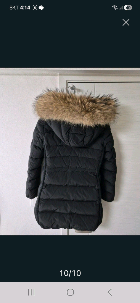 LINE 여성 패딩입니다블랙 색상에 라쿤털 후드가 달려있습니다- 사이즈 날씬 55입 이미지