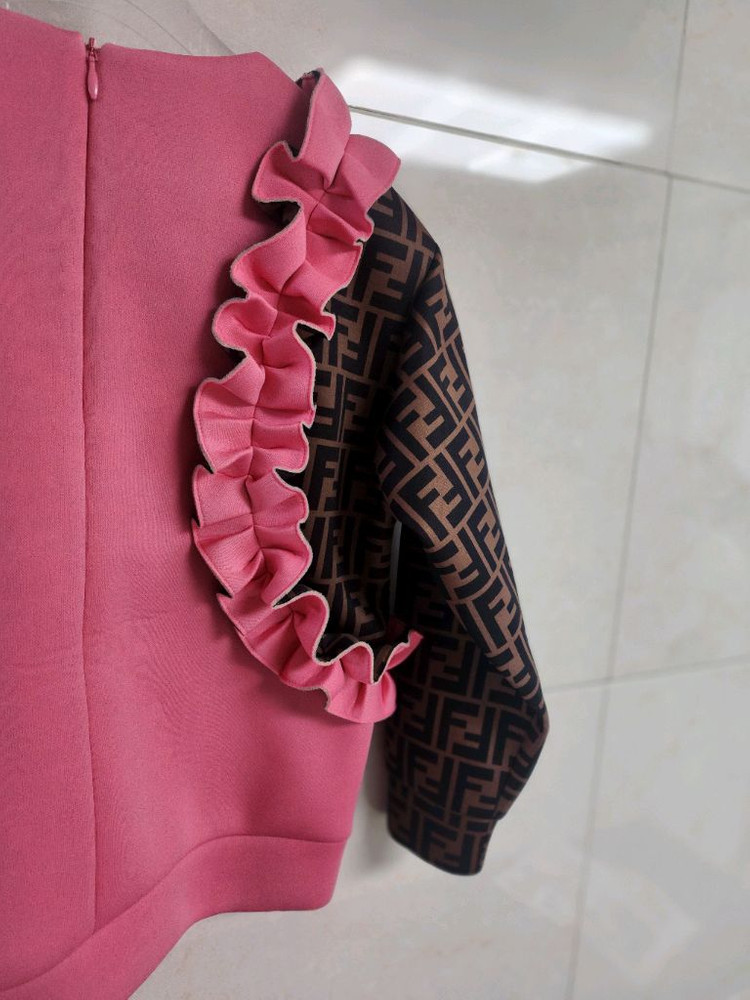 정품 펜디키즈 맨투맨 티셔츠 6y 여아 네오프렌--2