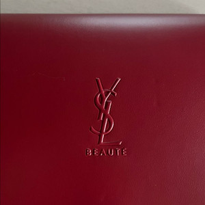 정품 입생로랑 파우치