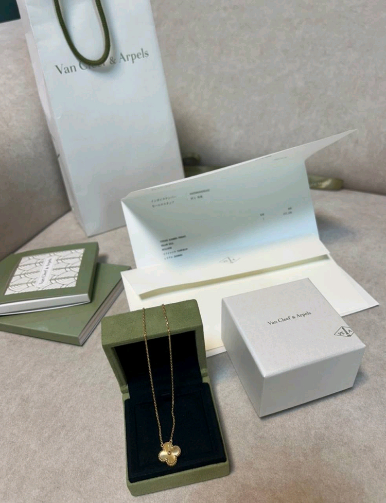 반클리프 기요세 목걸이 풀박스--2