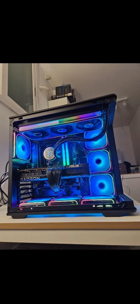 라데온 9070xt/라이젠 9800x3d 게이밍 컴퓨터 본체 이미지