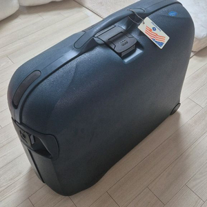 샘소나이트 하드쉘 캐리어 수트케이스 이미지