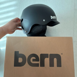 번 와츠 스노우보드 헬멧(L) 팝니다.