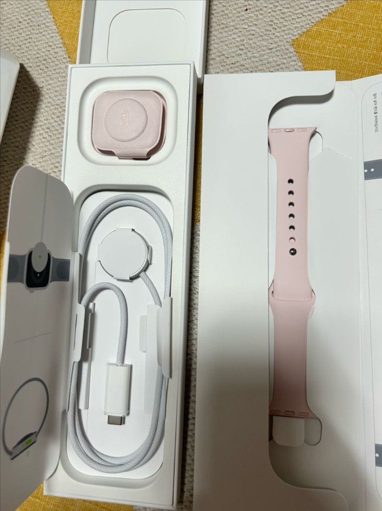 애플워치9 + 핑크샌드 스포츠 밴드 이미지