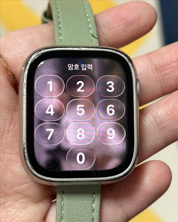 애플워치9 + 핑크샌드 스포츠 밴드 이미지