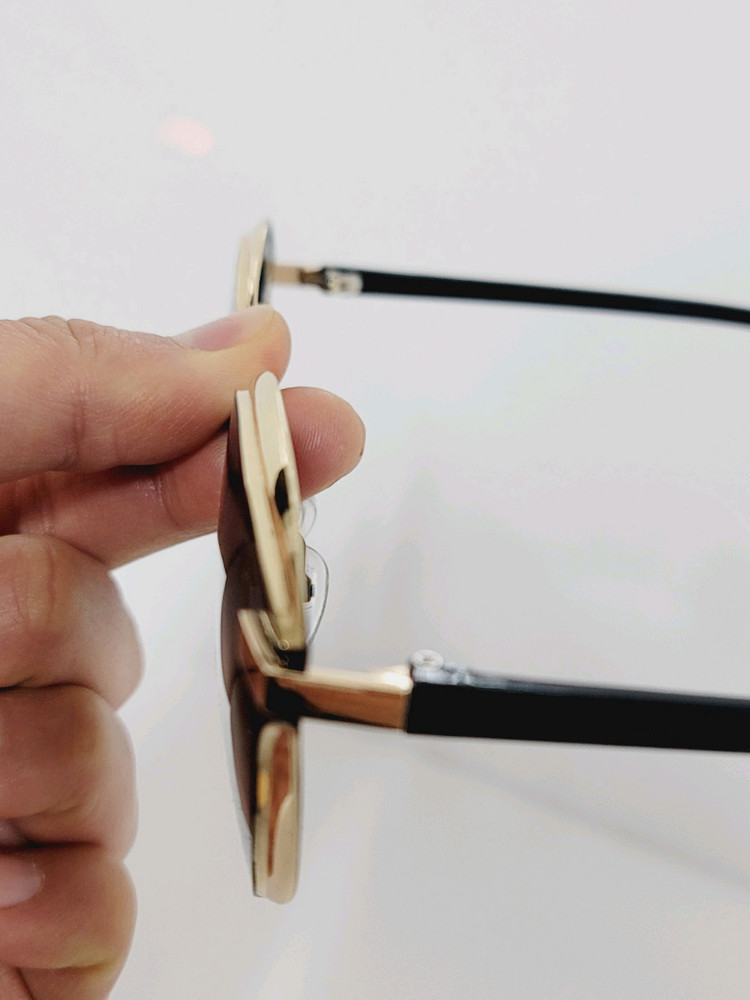 선글라스랑 아주 연한 브라운톤 안경--2