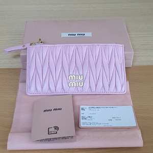 미우미우 마틀라세 카드지갑/지갑 정품A급(보증서O)구찌프라다루이비통디올고야드샤넬셀린느보테가생로랑발렌시아가버버리가방
