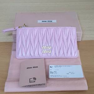 미우미우 마틀라세 카드지갑/지갑 정품A급(보증서O)구찌프라다루이비통디올고야드샤넬셀린느보테가생로랑발렌시아가버버리가방