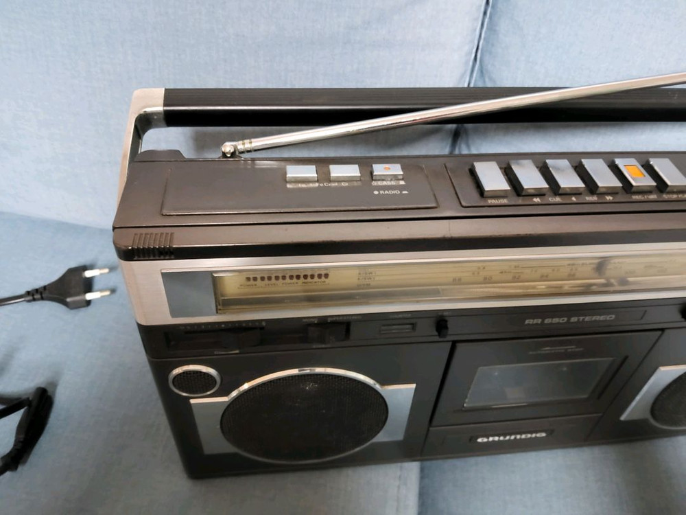 독일 구룬딕 카세트 라디오 RR650--1