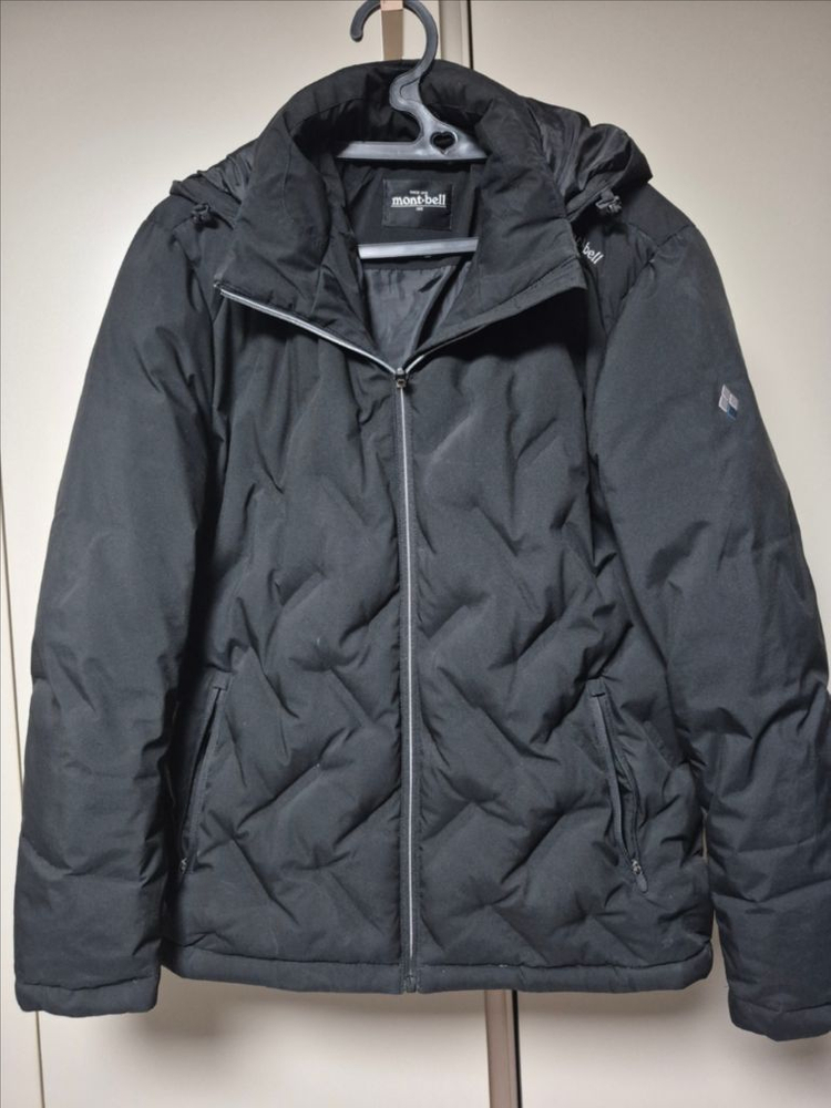 몽벨 정품 구스경량패딩 105사이즈 블랙 컬러 팝니다--0