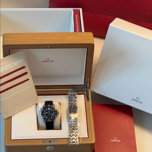 오메가 씨마스터 300 검정 22년 국내백화점 풀박스 상태 최상