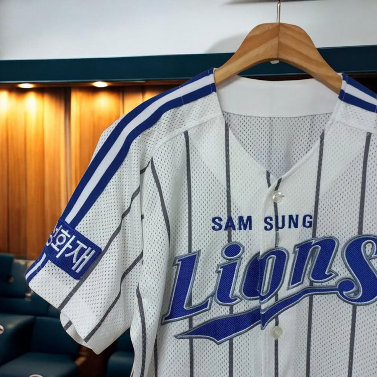 삼성라이온즈 왕조시절 임창용 마킹 유니폼 95사이즈 판매합니다--2