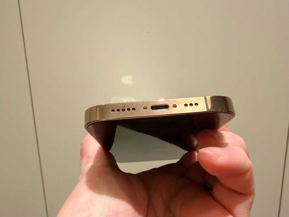 아이폰14프로 256기가 골드 자급제 폰--3