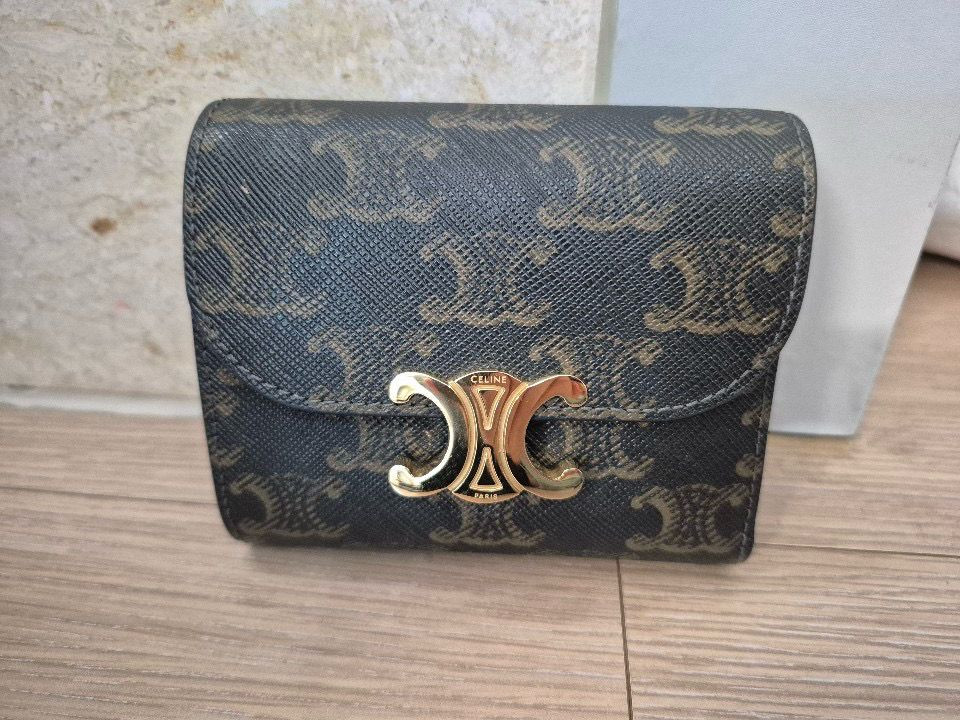 셀린느 정품 트리옹프 반지갑 판매합니다--0