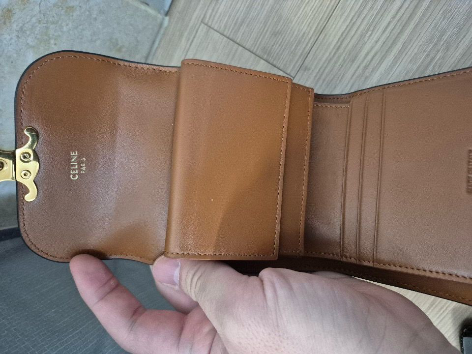 셀린느 정품 트리옹프 반지갑 판매합니다--2