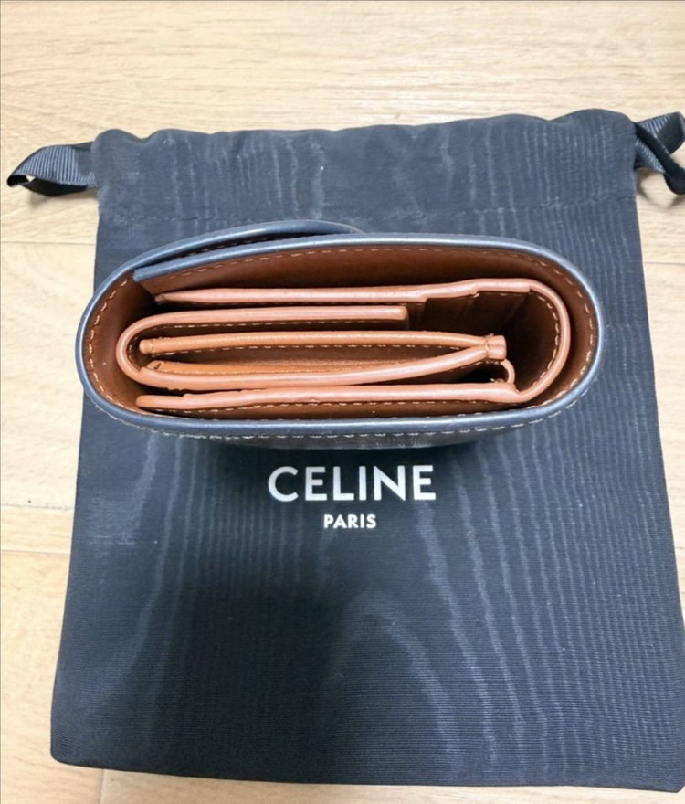 셀린느 정품 트리옹프 반지갑 판매합니다--4