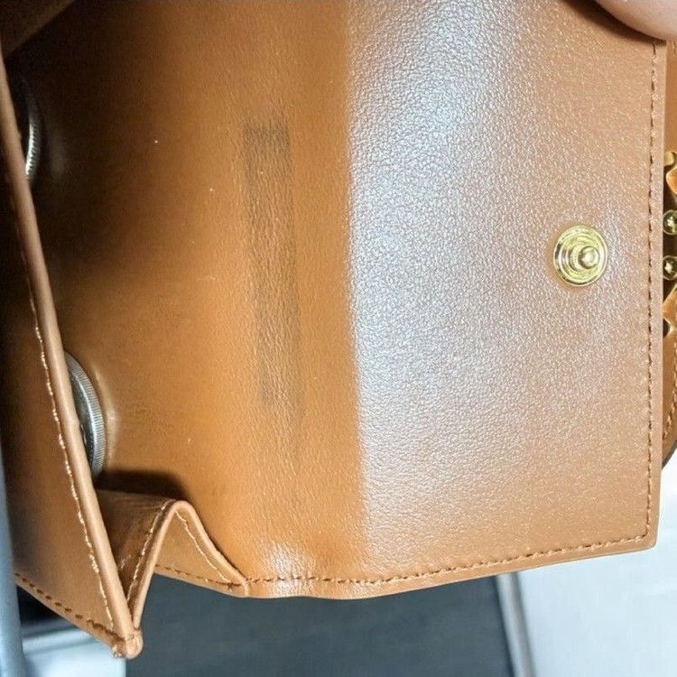 셀린느 정품 트리옹프 반지갑 판매합니다--5