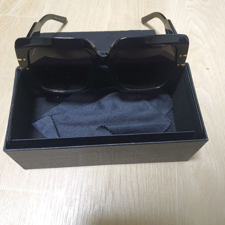 디올 선글라스 판매 합니다--2