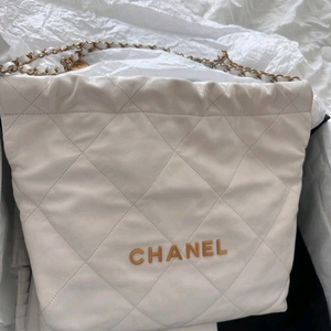 샤넬 22백 화이트 금장 스몰